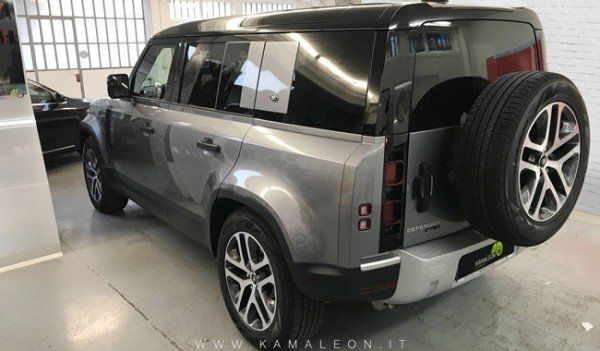 Land Rover Defender con pellicole oscuranti certificate