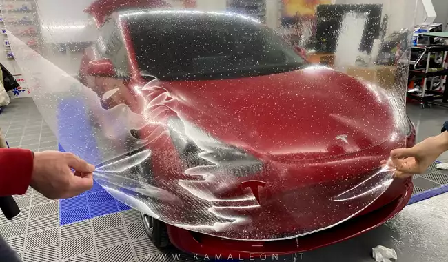 Tesla Model protetta con pellicola para-sassi