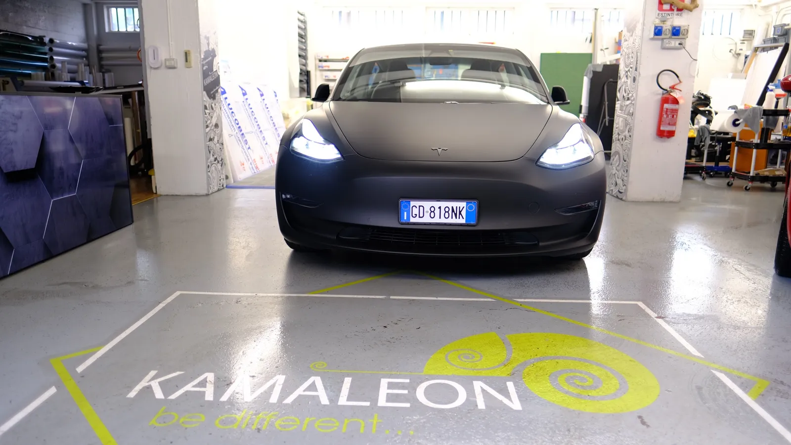 Car wrapping personalizzato con grafica custom