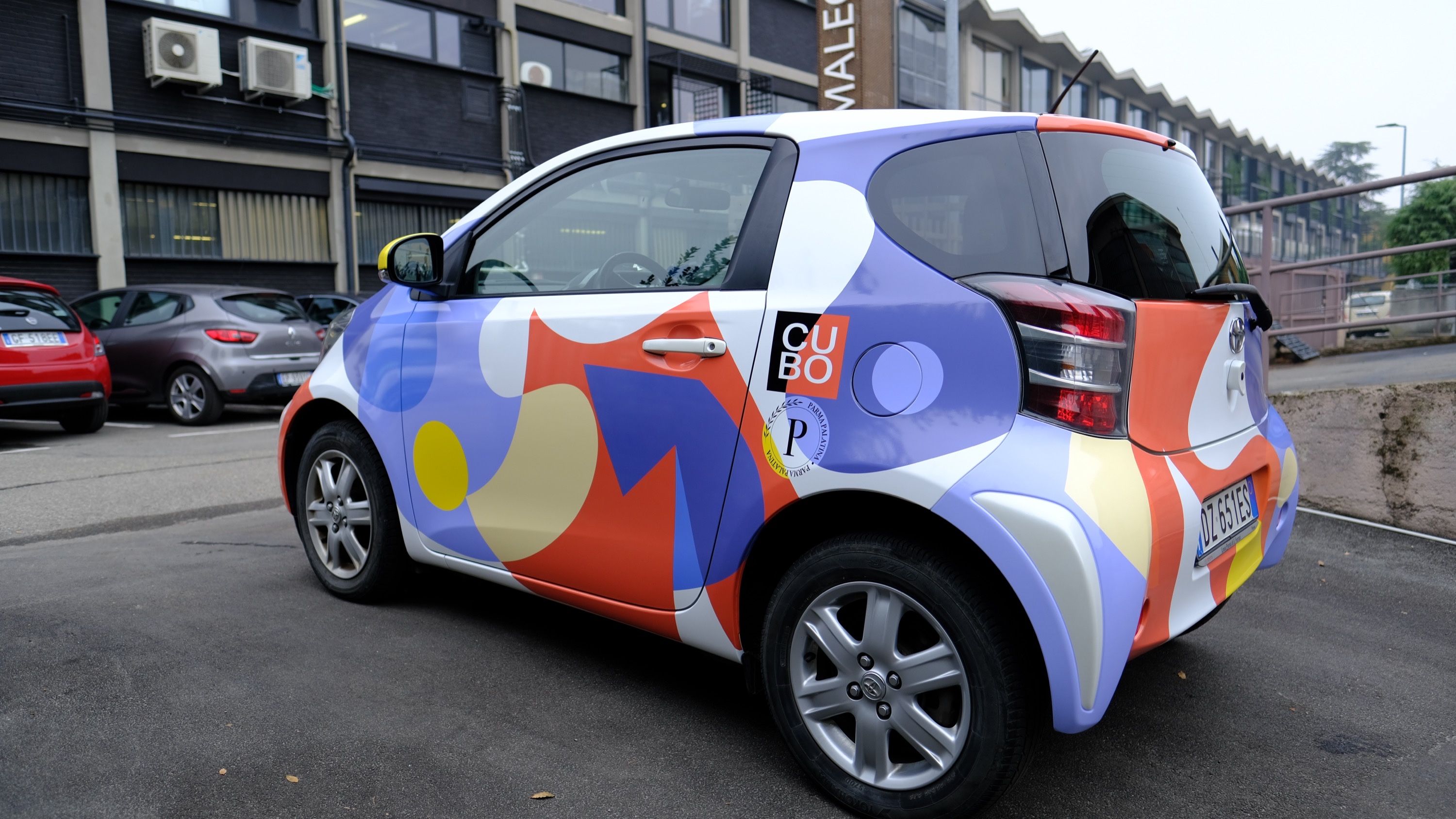 Flotta veicoli decorati con immagine coordinata